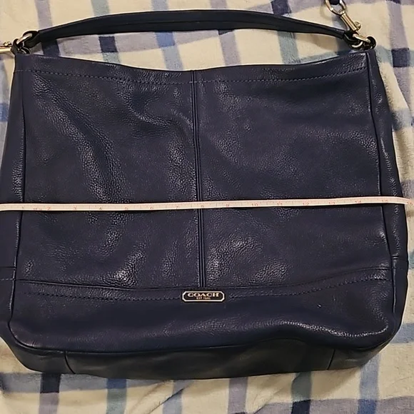 Coach hobo/ crossbody in Navy Blue pebbled leather - Picture 9 of 10